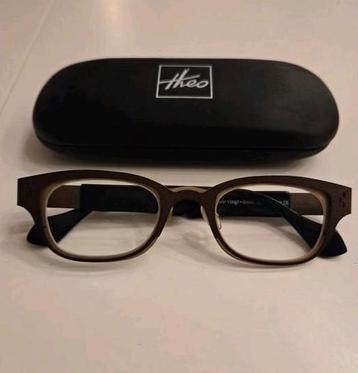 Theo montuur beschikbaar voor biedingen