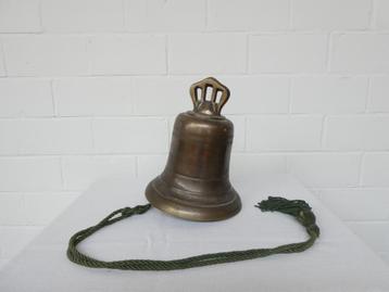 Bronzen klok uit een kloosterkapel beschikbaar voor biedingen