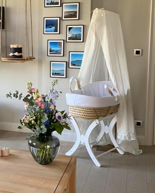 Wieg + bekleding + wieghouder + sluier + piekstok, Kinderen en Baby's, Babywiegjes en Ledikanten, Zo goed als nieuw, Wieg, Ophalen of Verzenden