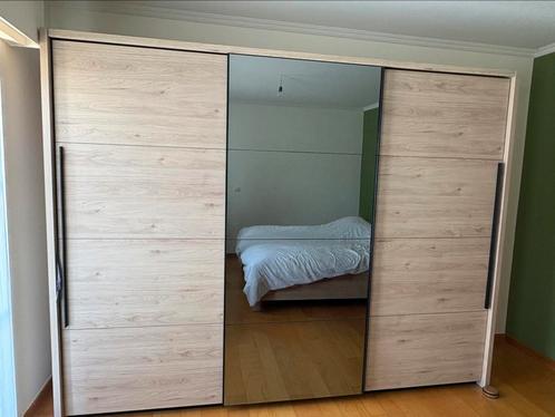 Grote, handige kleerkast, Huis en Inrichting, Kasten | Kleerkasten, Zo goed als nieuw, Ophalen