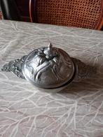 Bol en étain de style romantique avec couvercle, Enlèvement