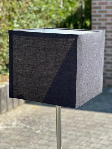 Moderne STAANDE LAMP beschikbaar voor biedingen