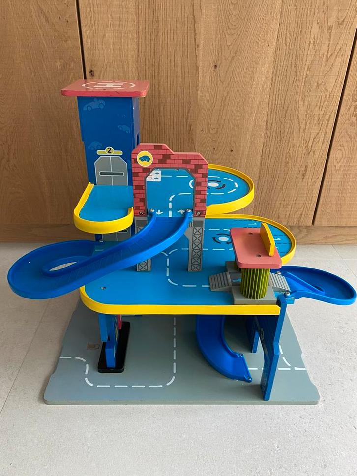 Parkeergarage in hout, Kinderen en Baby's, Speelgoed | Racebanen, Gebruikt, Ophalen