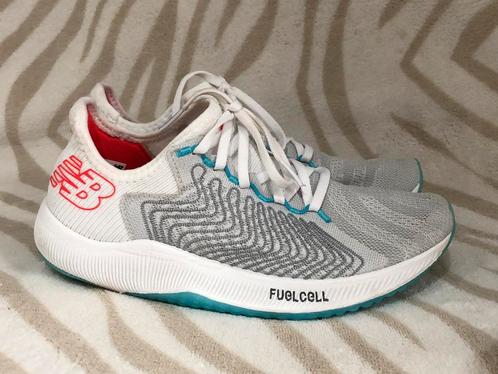 New Balance FuelCell Rebel wmns, EU 37.5, Kleding | Dames, Schoenen, Zo goed als nieuw, Sportschoenen, Grijs, Verzenden