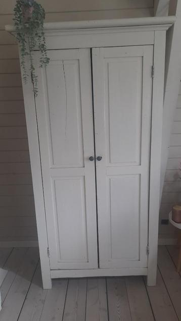 CHARMANT HAL / KLEERKASTJE beschikbaar voor biedingen