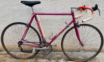 Vélo MERCIER REYNOLDS / CAMPAGNOLO Service des courses beschikbaar voor biedingen