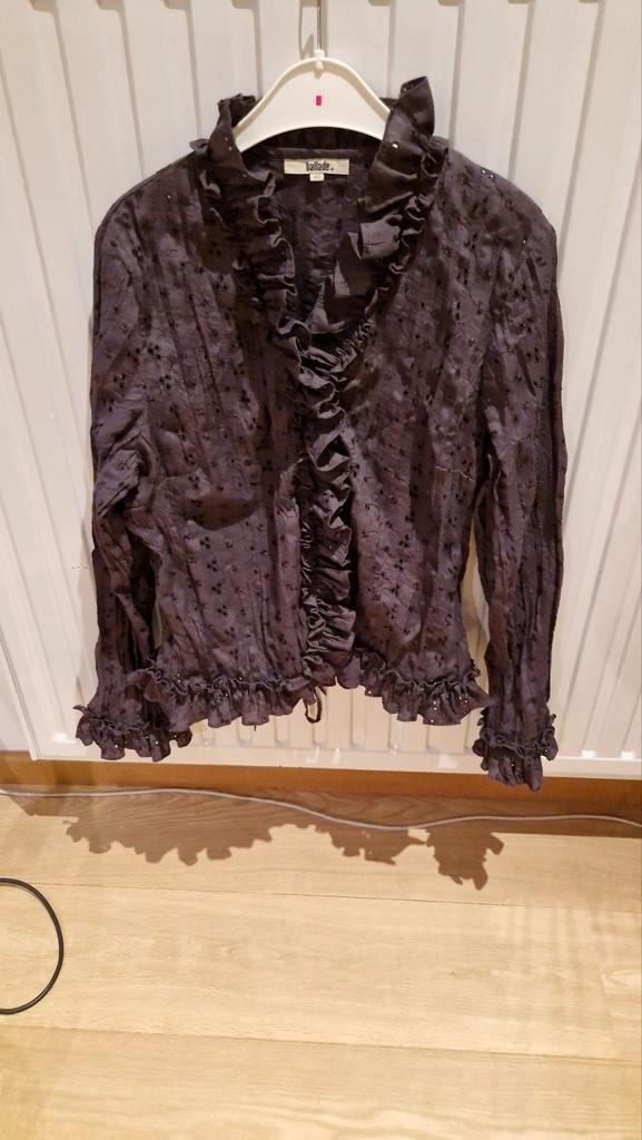Donkerbruin overhemd met kantpatroon 40, Kleding | Dames, Blouses en Tunieken, Zo goed als nieuw, Bruin, Ophalen of Verzenden
