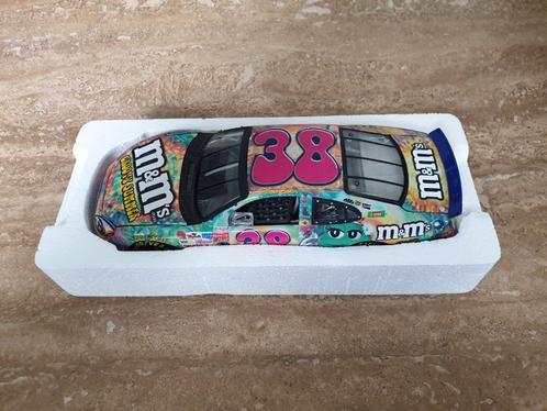 NASCAR 1/24 Ford Elliott Sadler 2003 M&M's Groovy Summer, Hobby en Vrije tijd, Modelauto's | 1:24, Zo goed als nieuw, Auto, Overige merken