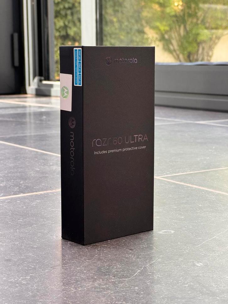 *Ongeopend*. Motorola Razr 60 Ultra 512GB pantone scarab, Telecommunicatie, Mobiele telefoons | Motorola, Nieuw, Zonder abonnement