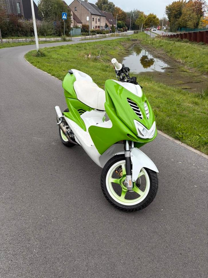 Yamaha aerox A klasse te koop, Fietsen en Brommers, Scooters | Yamaha, Zo goed als nieuw, Aerox, Klasse A (25 km/u), Elektrisch