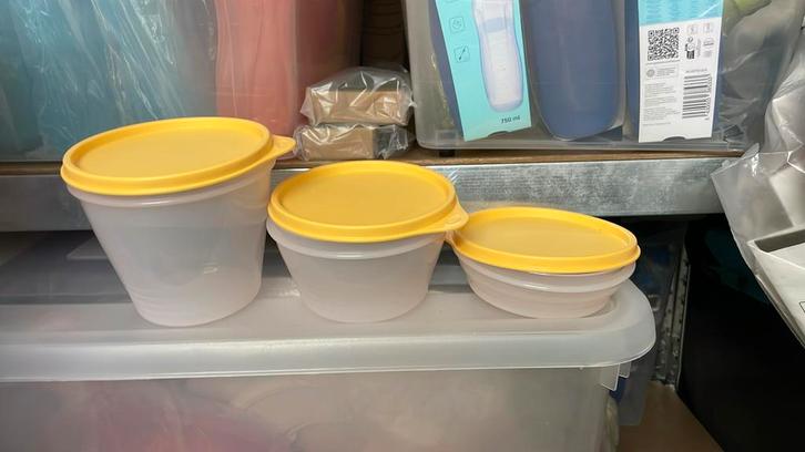 Set clissico bewaardozen tupperware, Huis en Inrichting, Keuken | Tupperware, Nieuw, Bus of Trommel, Geel, Wit, Ophalen of Verzenden