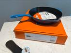 TIP: Le Creuset Deep Skillet 26 cm Azure nieuw in de doos, Gietijzer, Nieuw, Ophalen of Verzenden, Keramische plaat