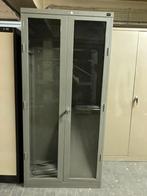 Metalen kasten met glazen deur., Ophalen, 50 tot 100 cm, Glas, 25 tot 50 cm