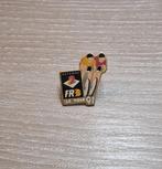PIN - FR3 - LE TOUR DE FRANCE - WIELRENNEN - COURSE A VELO, Envoi, Utilisé, Sport, Insigne ou Pin's