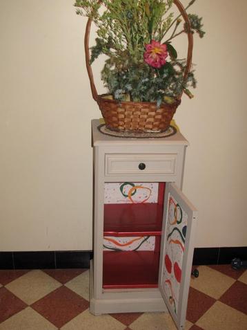 Table de nuit beschikbaar voor biedingen