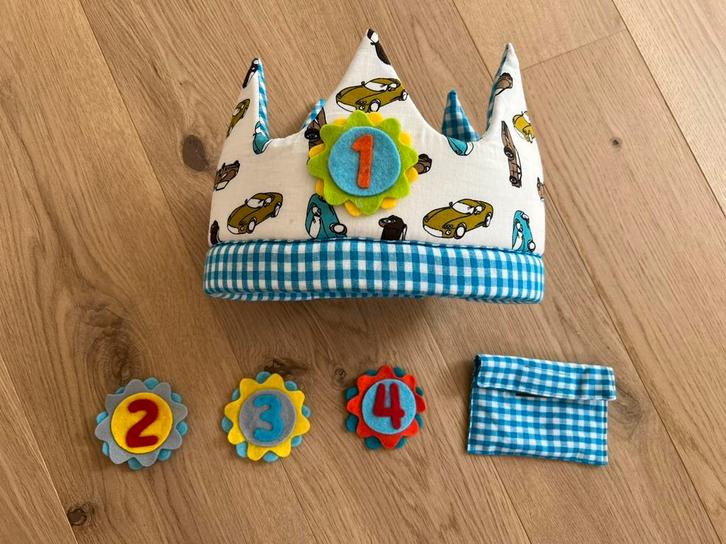 Aanpasbare verjaardagskroon van Iefje, Hobby & Loisirs créatifs, Articles de fête, Comme neuf, Enlèvement ou Envoi