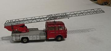 DINKY TOYS BERLIET GAK GROOTSCHALIGE BRANDWEERMAN REF 956 beschikbaar voor biedingen