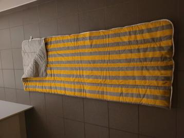 dikke warme slaapzak beschikbaar voor biedingen