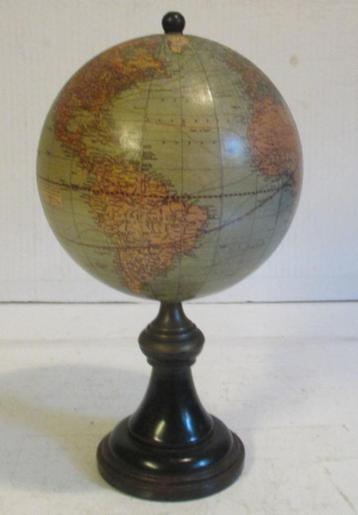 antiek heel klein wereldbolletje globe USA beschikbaar voor biedingen