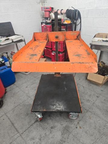 Lève tondeuse pour entretien beschikbaar voor biedingen