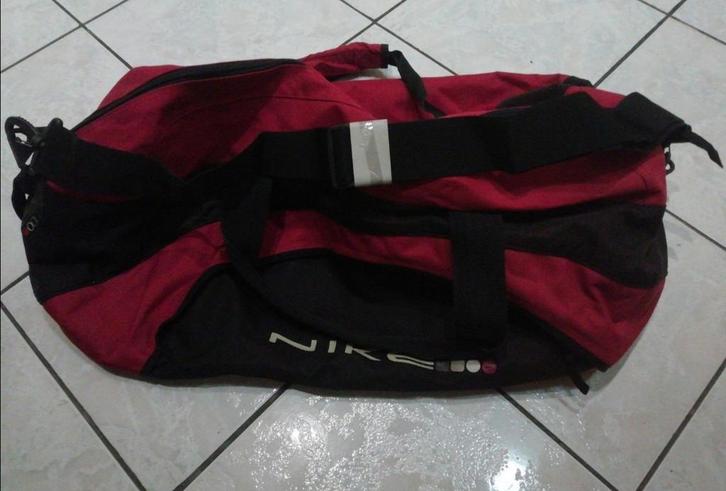 Merk Sporttassen, Bijoux, Sacs & Beauté, Sacs | Sacs de sport, Comme neuf, Enlèvement