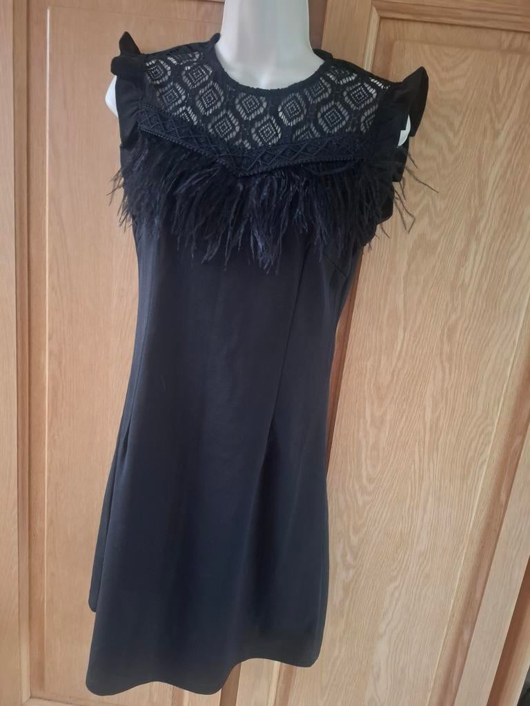 Nieuwe zwarte jurk van ML met veerkant, Kleding | Dames, Jurken, Nieuw, Maat 38/40 (M), Zwart, Onder de knie, Ophalen of Verzenden