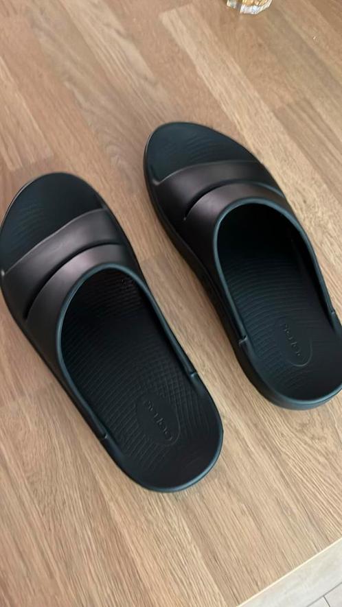 Oofos recovery slippers maat 45 (Ooah unisex black), Kleding | Heren, Schoenen, Zo goed als nieuw, Slippers, Ophalen of Verzenden
