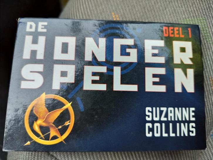 Suzanne Collins - De hongerspelen, Boeken, Kinderboeken | Jeugd | 13 jaar en ouder, Zo goed als nieuw, Fictie, Ophalen of Verzenden