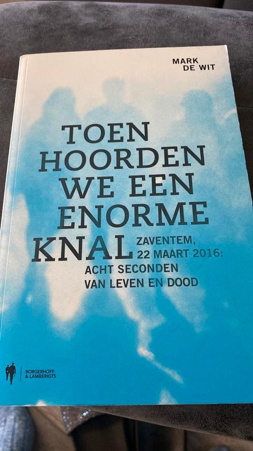 Mark De Wit - Toen hoorden we een enorme knal, Livres, Politique & Société, Comme neuf, Enlèvement ou Envoi