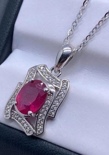 Vergulde hanger van sterling zilver met robijnen en topaas  beschikbaar voor biedingen