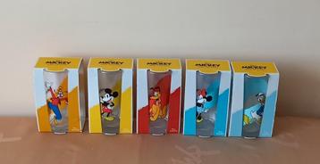 Volledige setje Disney glazen.  beschikbaar voor biedingen