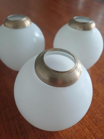 Melkglas art deco lampenkapjes beschikbaar voor biedingen