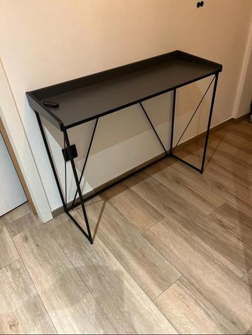 Bijzettafel beschikbaar voor biedingen