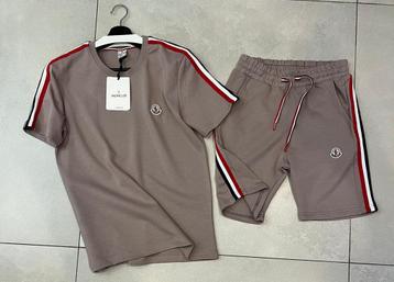 Training Moncler size : XL beschikbaar voor biedingen