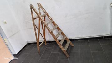 oude vintage houten trapladder met 6 zeer stevige treden