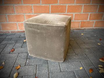 Poef / voetbank / hocker / velvet - velours / goede staat  beschikbaar voor biedingen