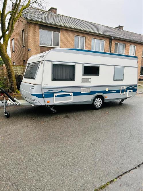 Fendt saphire, Caravans en Kamperen, Caravans, Particulier, tot en met 5, 1000 - 1250 kg, Fendt, Dwarsbed, Dwars-stapelbed, 2 aparte bedden