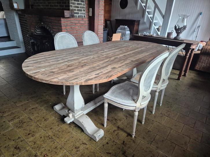 Chique eettafel in landelijke stijl met 4 stoelen cané, Huis en Inrichting, Tafels | Eettafels, Zo goed als nieuw, Ovaal, Ophalen