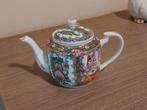 Chinese theepot met een Famille Rose Medallion decor, Antiek en Kunst, Verzenden