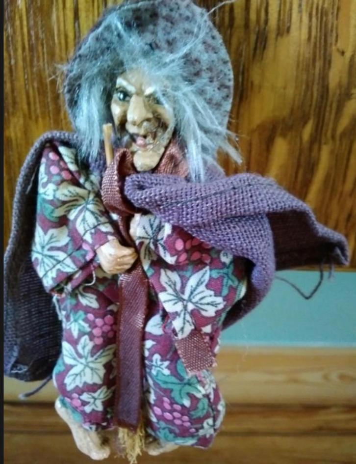 Sorcière à suspendre, Collections, Statues & Figurines, Neuf, Fantasy, Enlèvement
