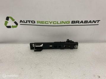 Gordelgeleider Hoogte Links Mercedes W205 ORIG A0008600388 beschikbaar voor biedingen