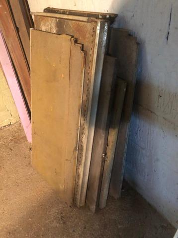 ijzer ,aluminium,traanplaat,buizen ,inox ,kaders18 fotos beschikbaar voor biedingen