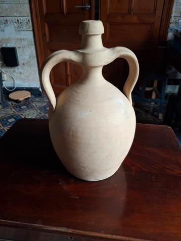 Terracotta kruik / amfoor beschikbaar voor biedingen