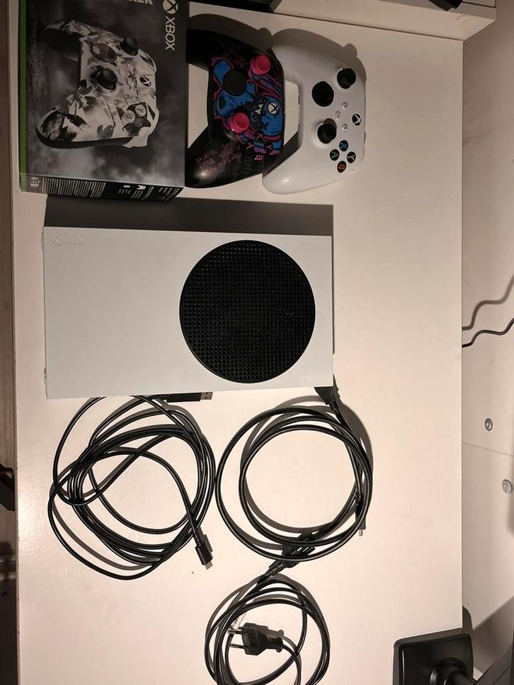 Xbox series s 512 GB + 1 manette neuve édition spéciale, Consoles de jeu & Jeux vidéo, Consoles de jeu | Xbox Series X & S, Comme neuf