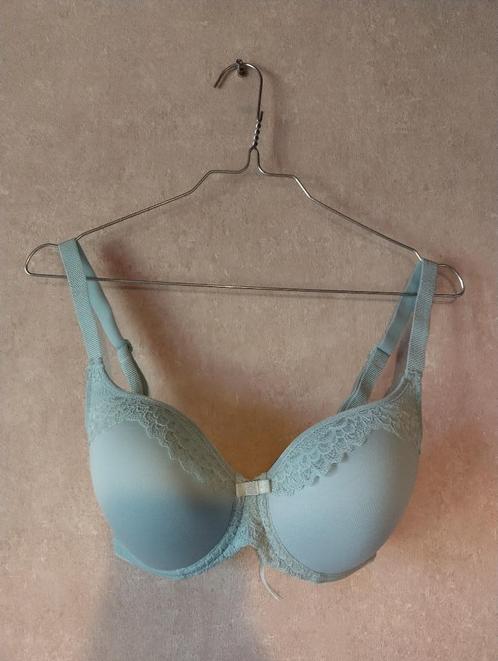 Triumph lichtblauwe BH met kant - maat 65F, Kleding | Dames, Ondergoed en Lingerie, BH, Blauw, Ophalen of Verzenden