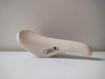 Prachtig vintage zadel Benotto  beschikbaar voor biedingen