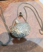 Collier de parfum vintage. Collier ovale en argent. 45€, Antiquités & Art, Antiquités | Autres Antiquités, Enlèvement ou Envoi