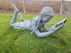 BRONZEN LEZEND MEISJE OUDE BRONZEN AAN 850 EURO KOOPJE!!!, Tuin en Terras, Ophalen of Verzenden, Zo goed als nieuw, Overige materialen