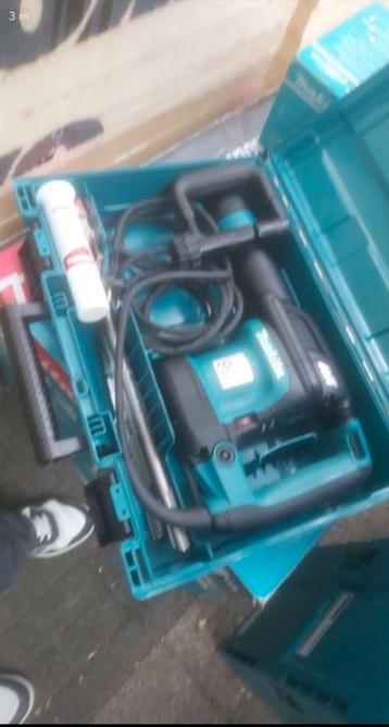 Makita HM0871C beitelhamer boormachine nog niew, Enlèvement ou Envoi, Comme neuf, Perceuse
