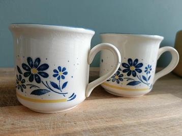 Vintage Staffordshire Tableware mokken – Blauw Bloemenpatroo beschikbaar voor biedingen